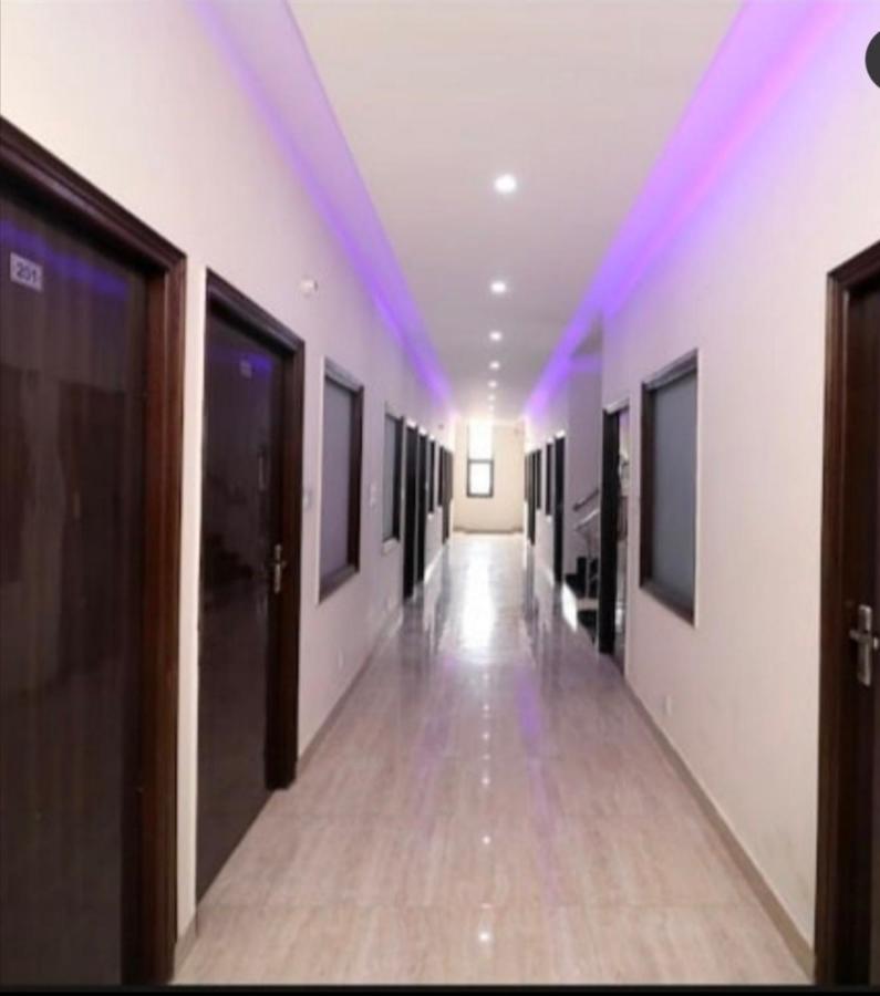 Hotel Kb Square Near Chandigarh Railway Station Rom bilde