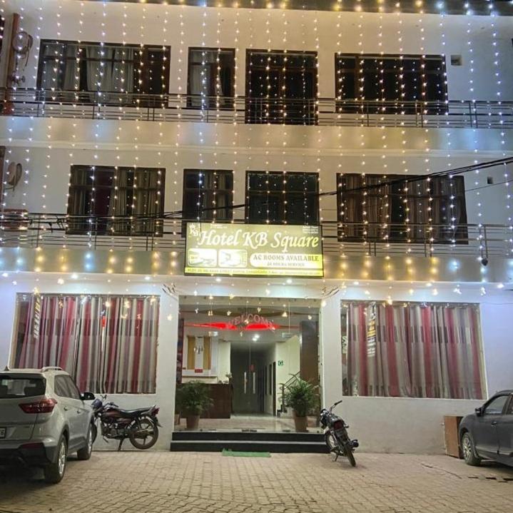 Hotel Kb Square Near Chandigarh Railway Station Rom bilde