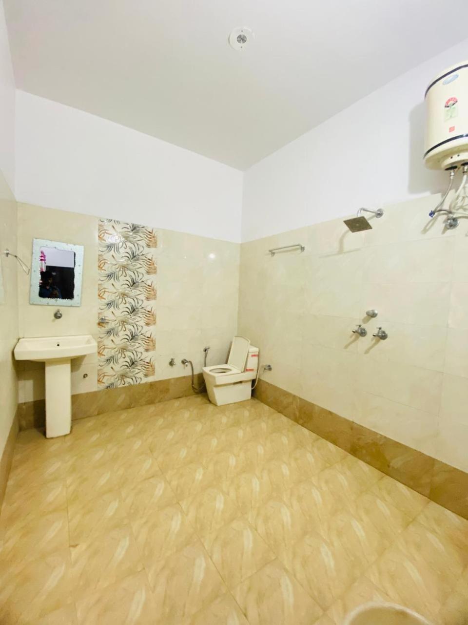 Hotel Kb Square Near Chandigarh Railway Station Eksteriør bilde