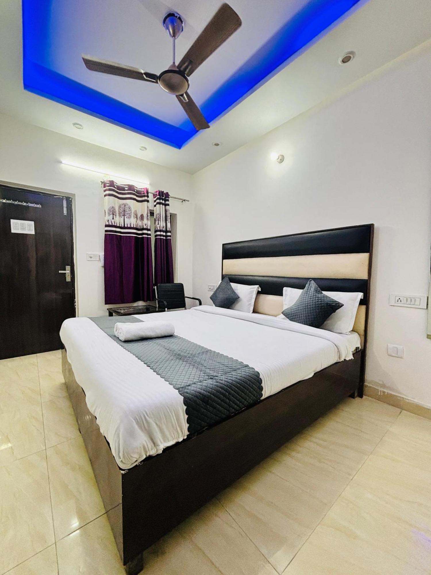 Hotel Kb Square Near Chandigarh Railway Station Rom bilde