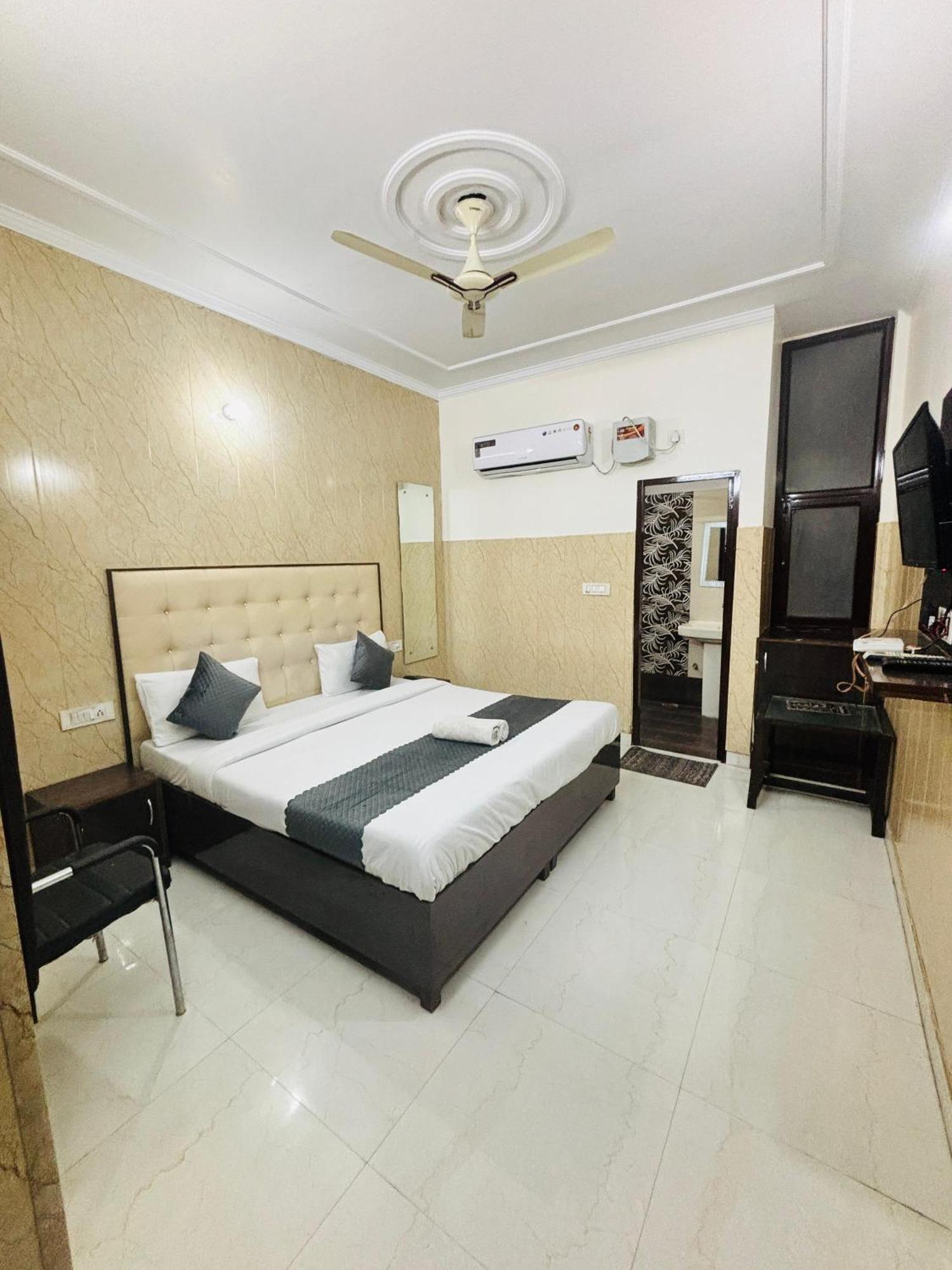 Hotel Kb Square Near Chandigarh Railway Station Rom bilde